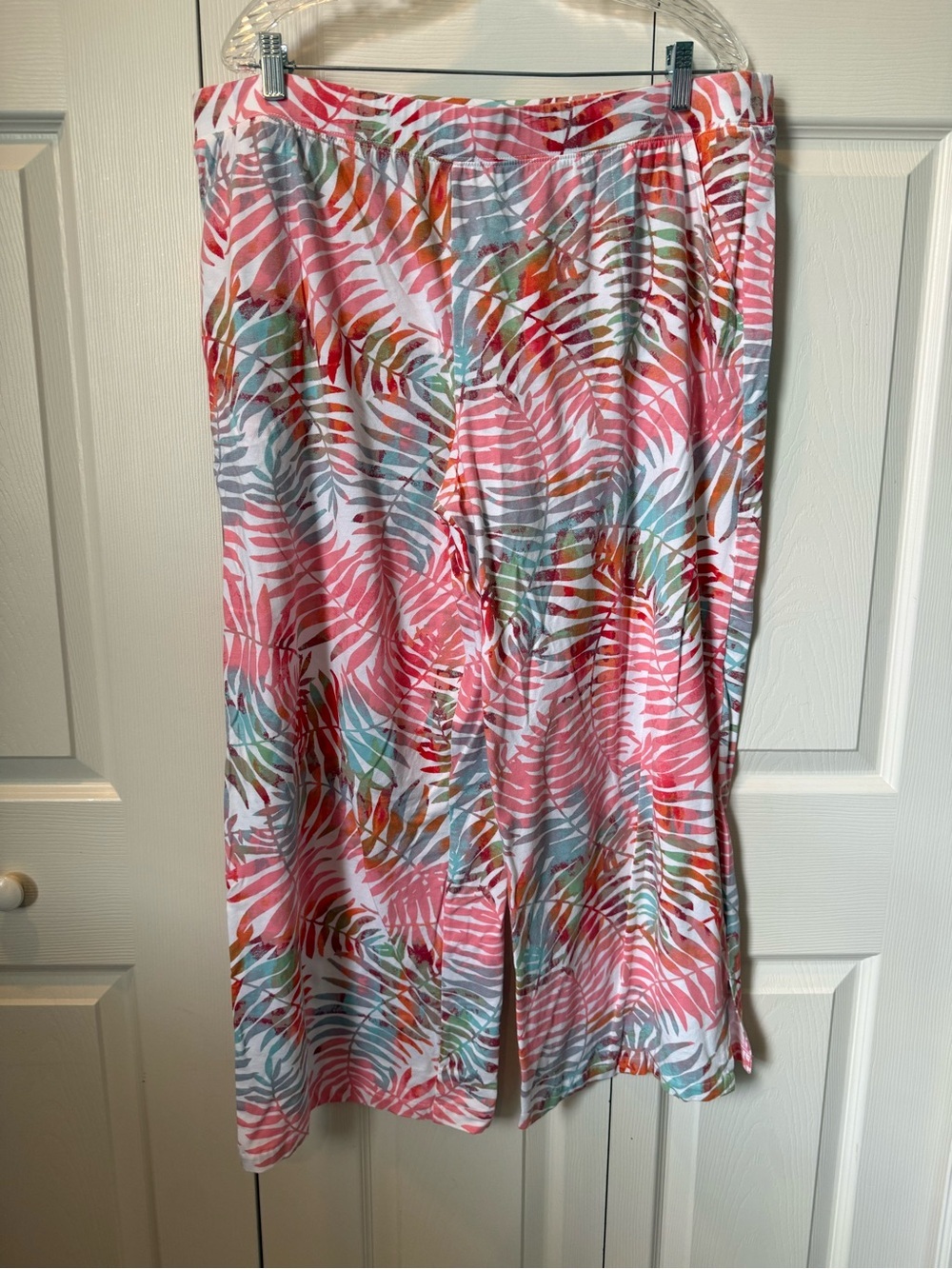 # D&Co XL Cropped Tropical Leaf Print Beach Pants